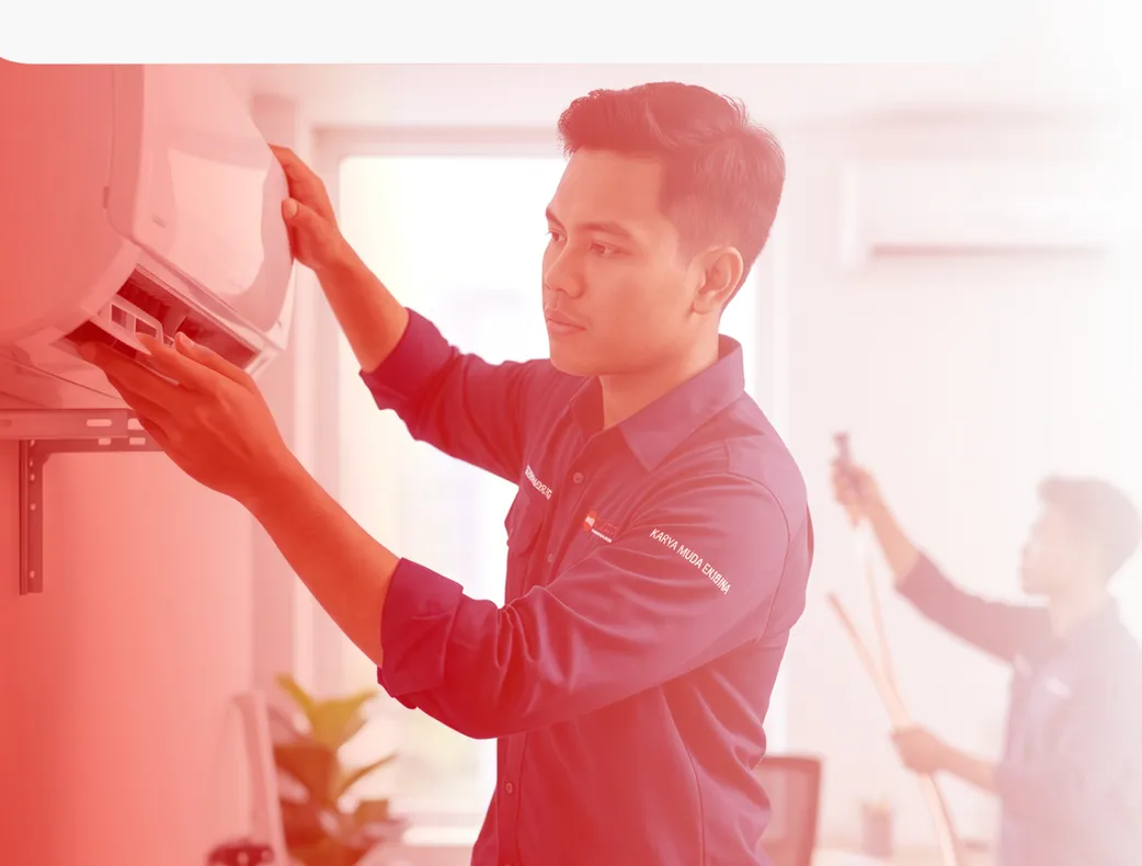 Teknisi KME melakukan instalasi unit AC
